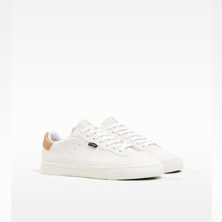 Bershka- Men’s trainers with coloured heel detail