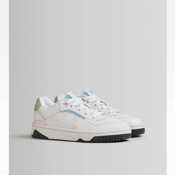 Bershka- Contrast pastel detail trainers