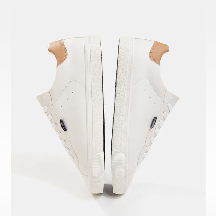 Bershka- Men’s trainers with coloured heel detail