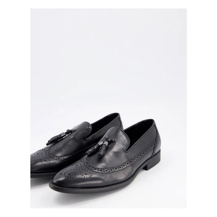 Asos Design- brogue loafers in black faux leather with tassel